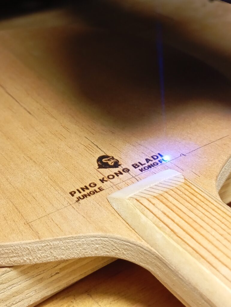 Gravure bois de tennis de table Ping Kong Blades